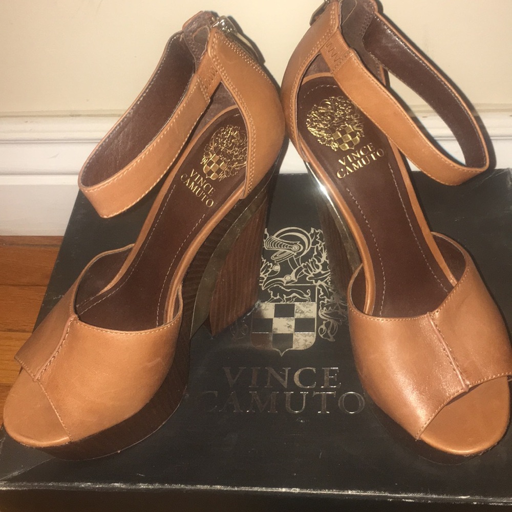 🌸Vince Camuto Leather Platform Wedge Gold Tone🌼